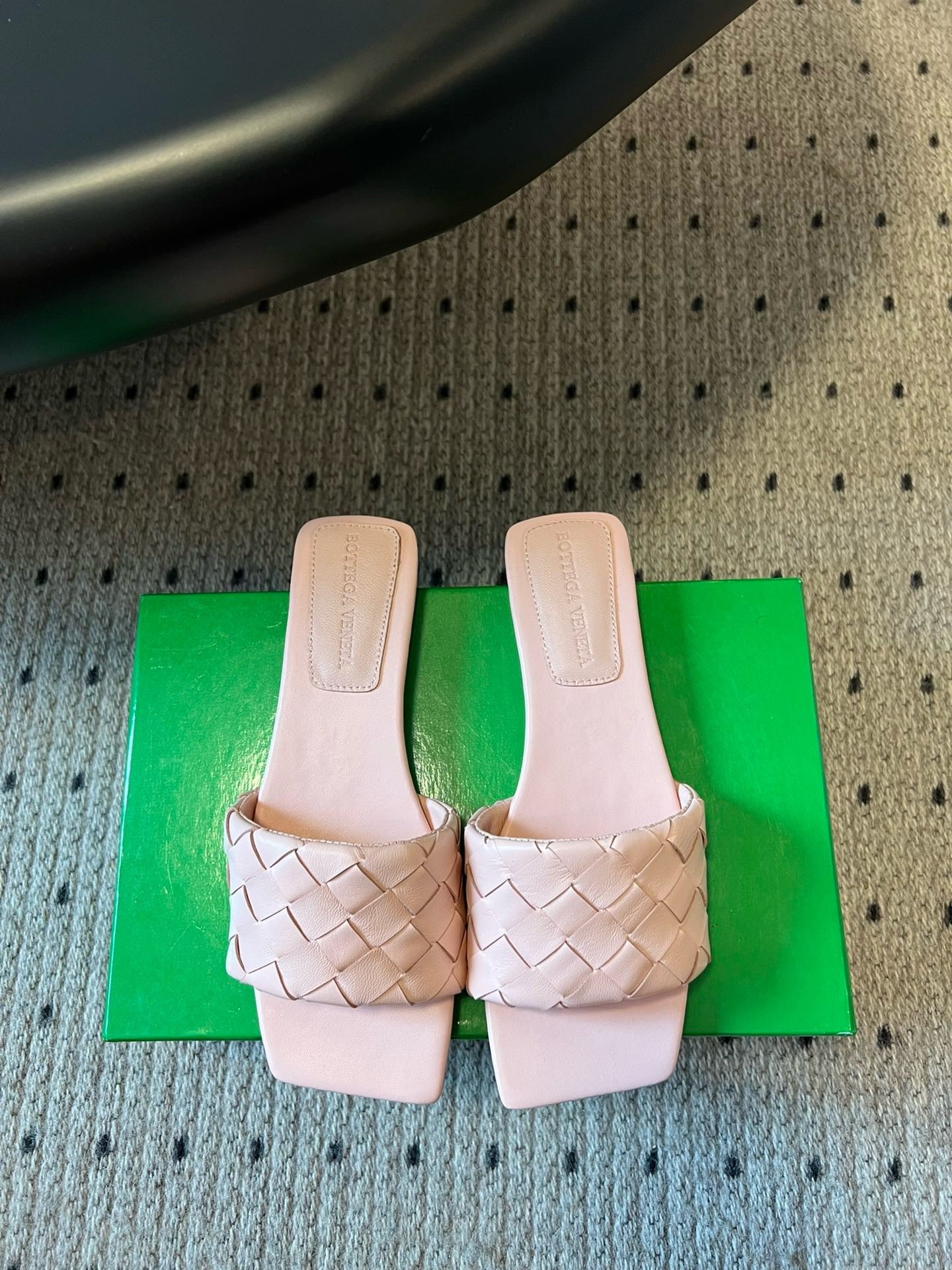 BOTT V SANDALS