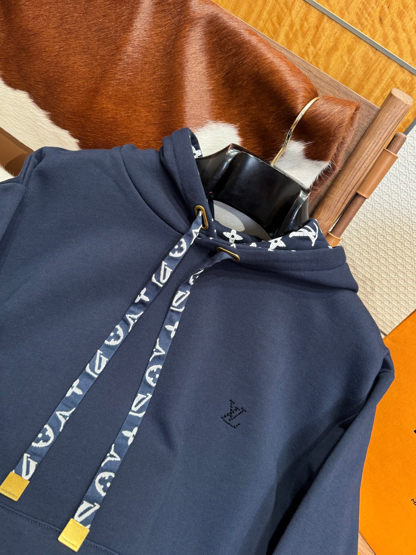 LOU HOODIE