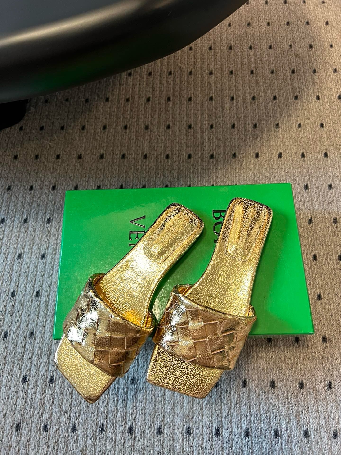 BOTT V SANDALS