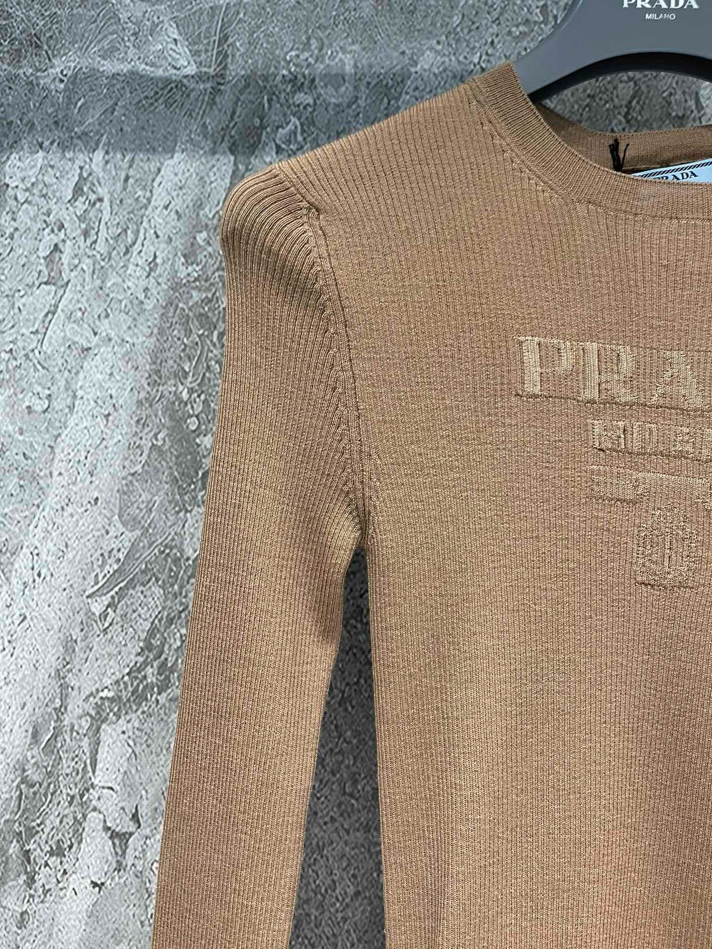PD KNITTED TOP