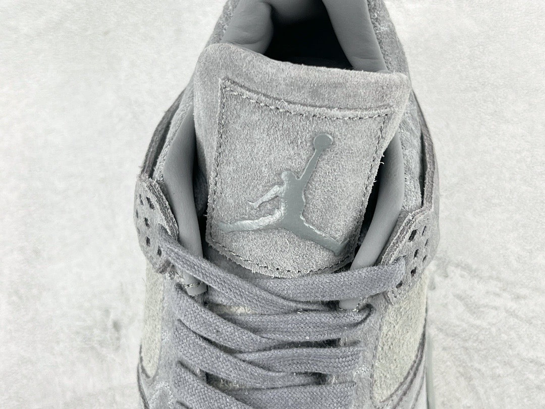 NIKE JORDAN 4