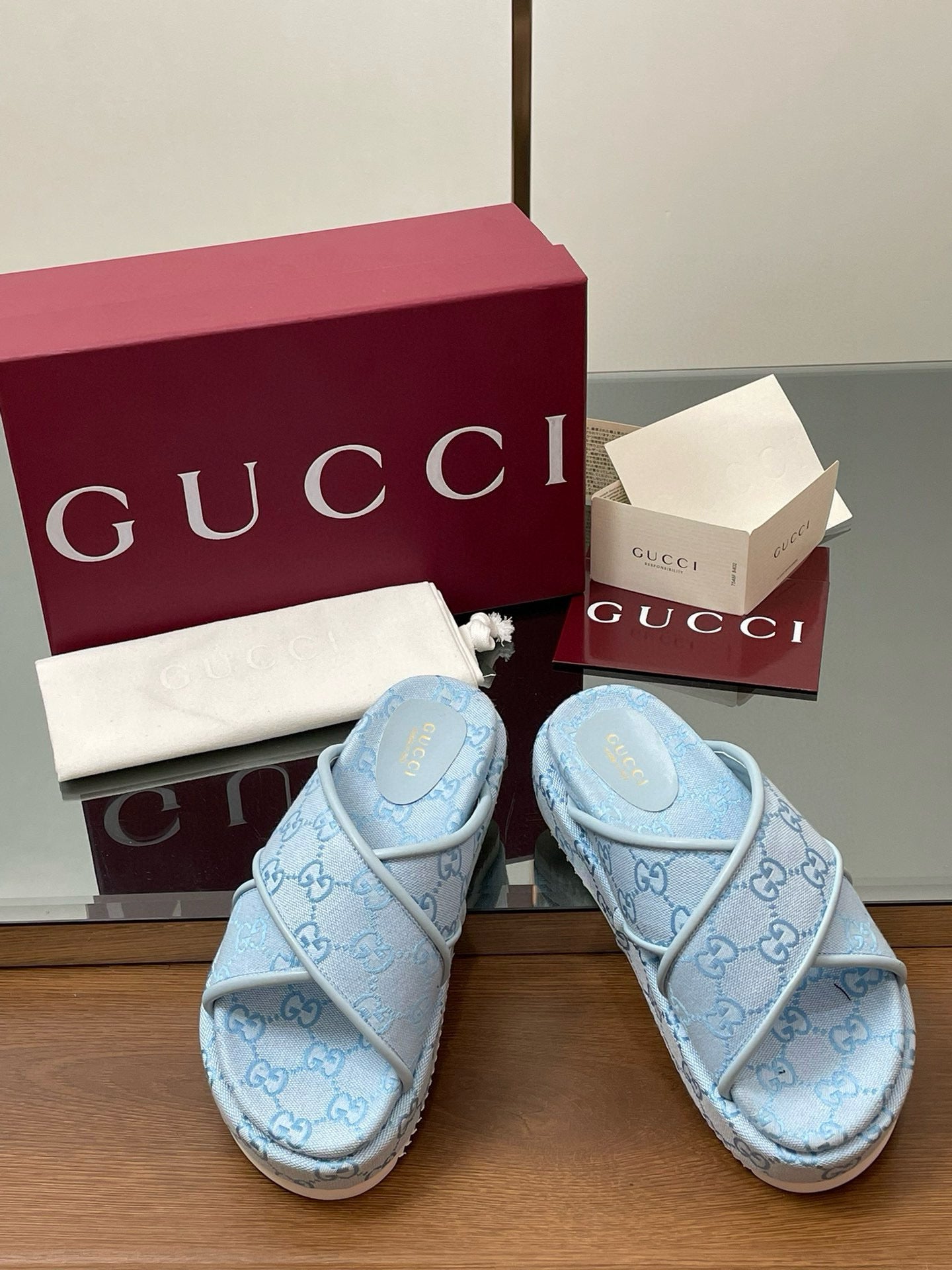 GG SANDALS