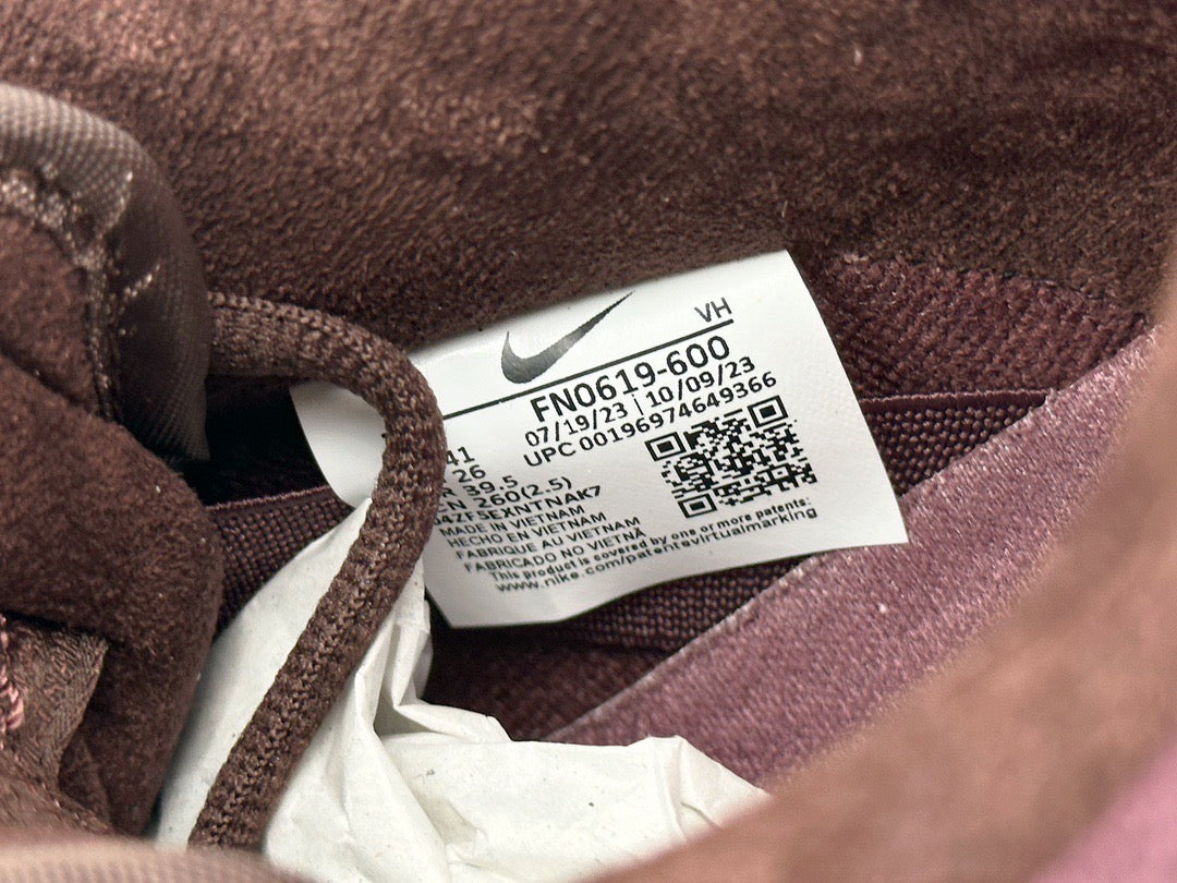 NIKE SB DUNK LOW VALENTINE’S DAY CITY OF LOVE