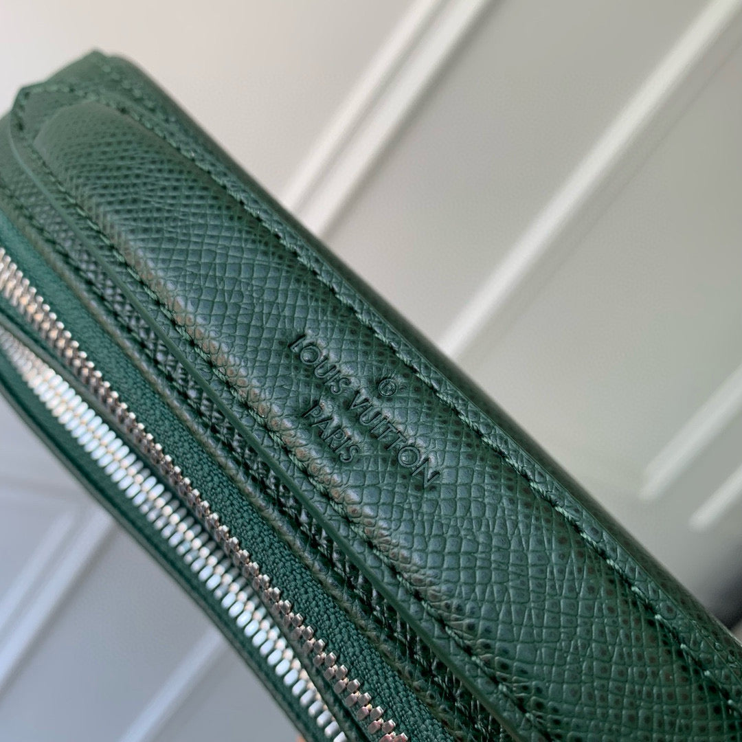 LOU AVENUE MESSENGER BAG