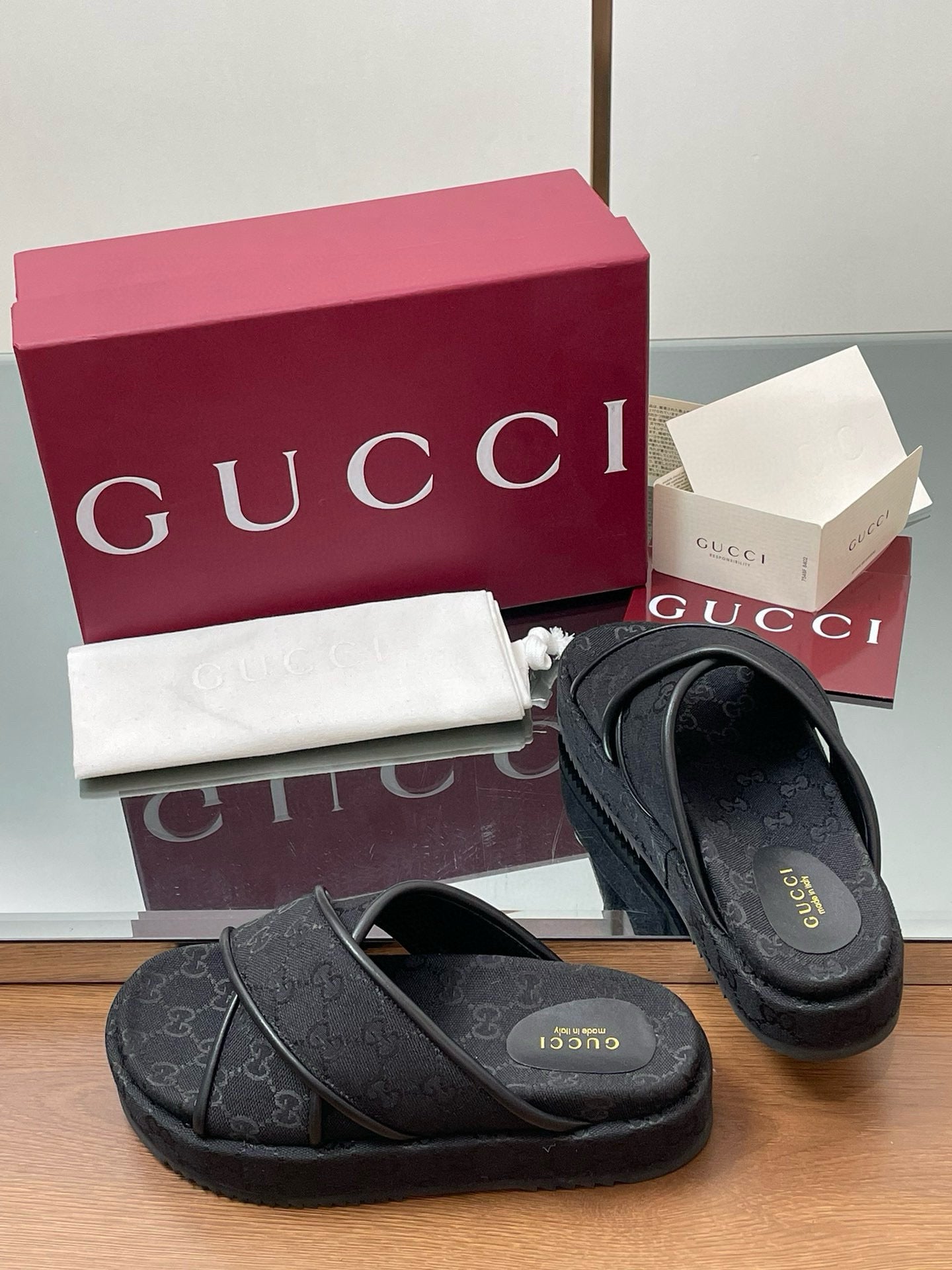 GG SANDALS