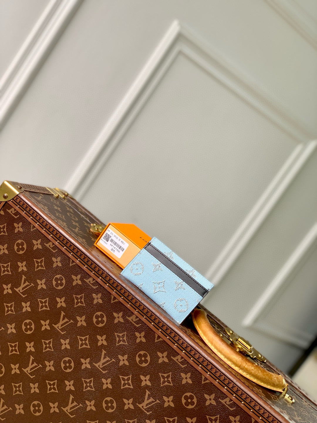 LOU CARD HOLDER