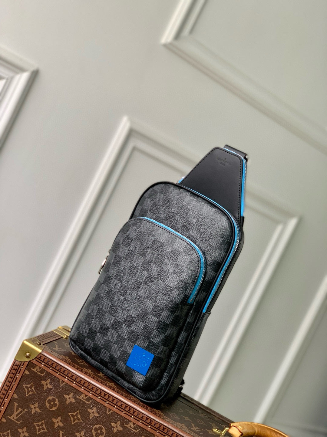 LOU AVENUE PM SLING BAG