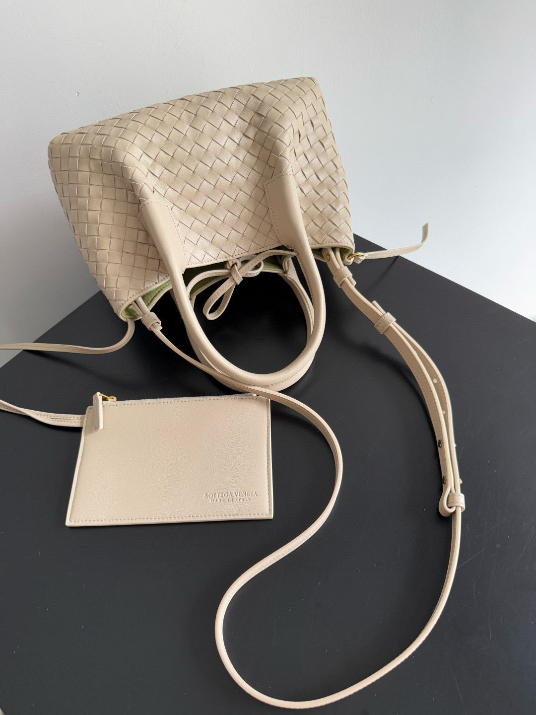 BOTT V SMALL PINACOTECA BAG