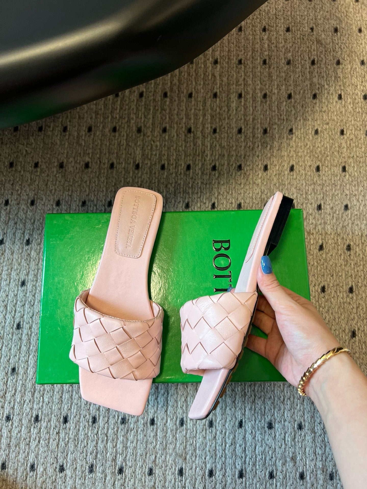 BOTT V SANDALS