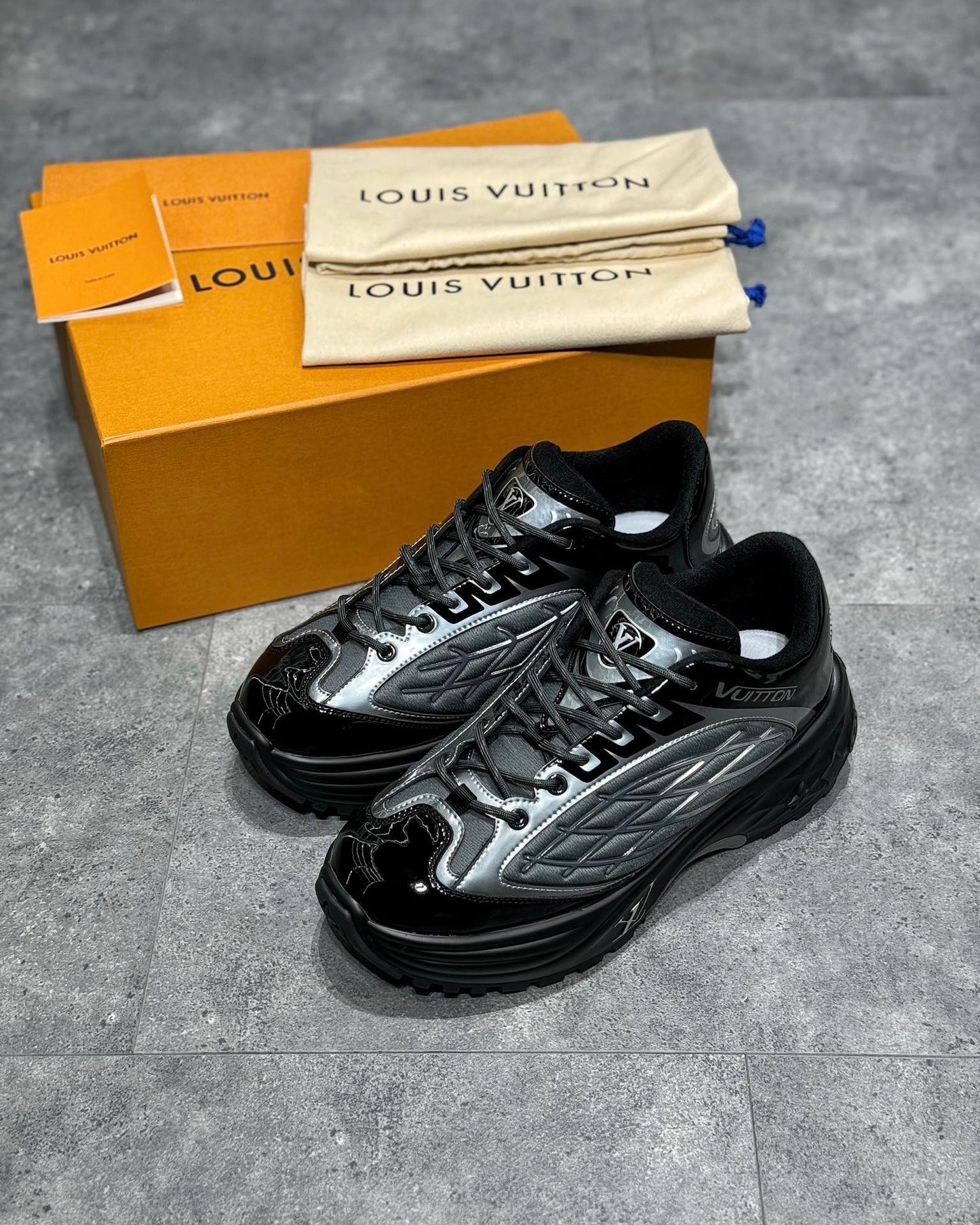 LOU DISCOVERY TRAINERS