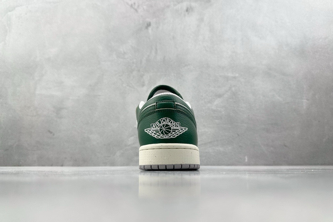 NIKE JORDAN 1 TRAINERS