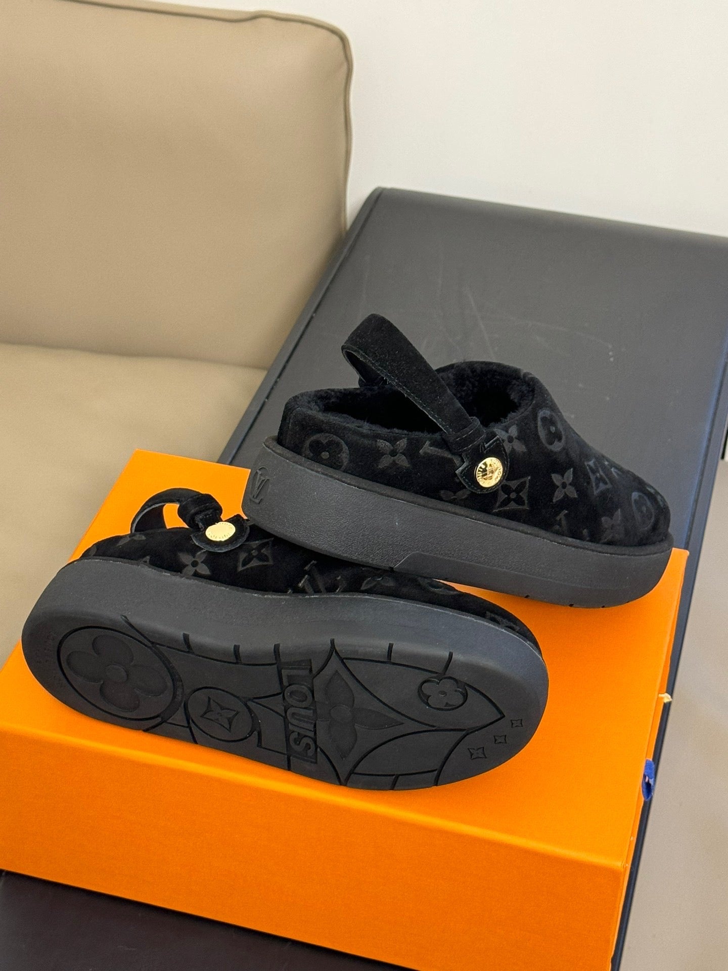 LOU ASPEN CLOGS
