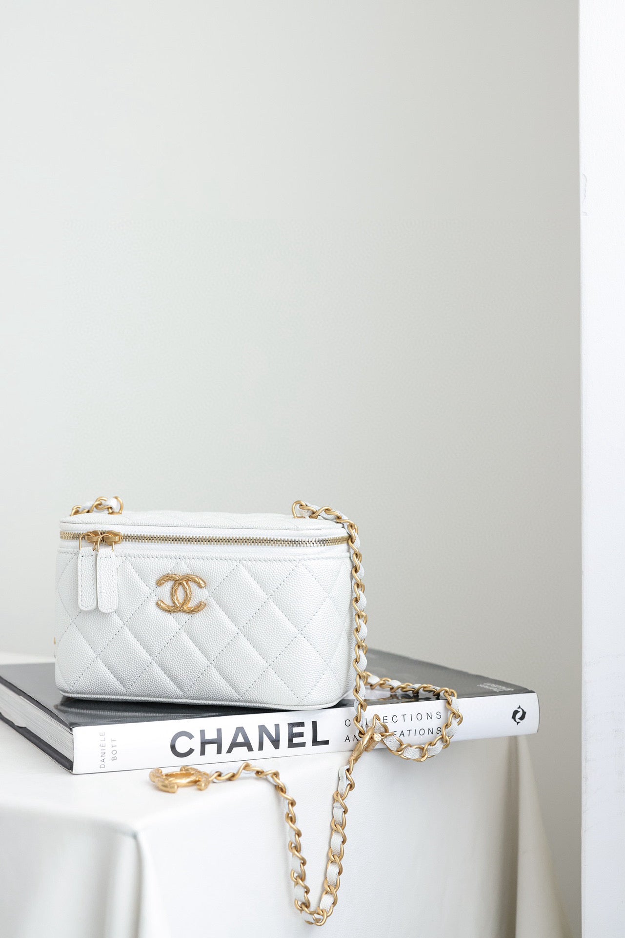 CC 24S VANITY BAG