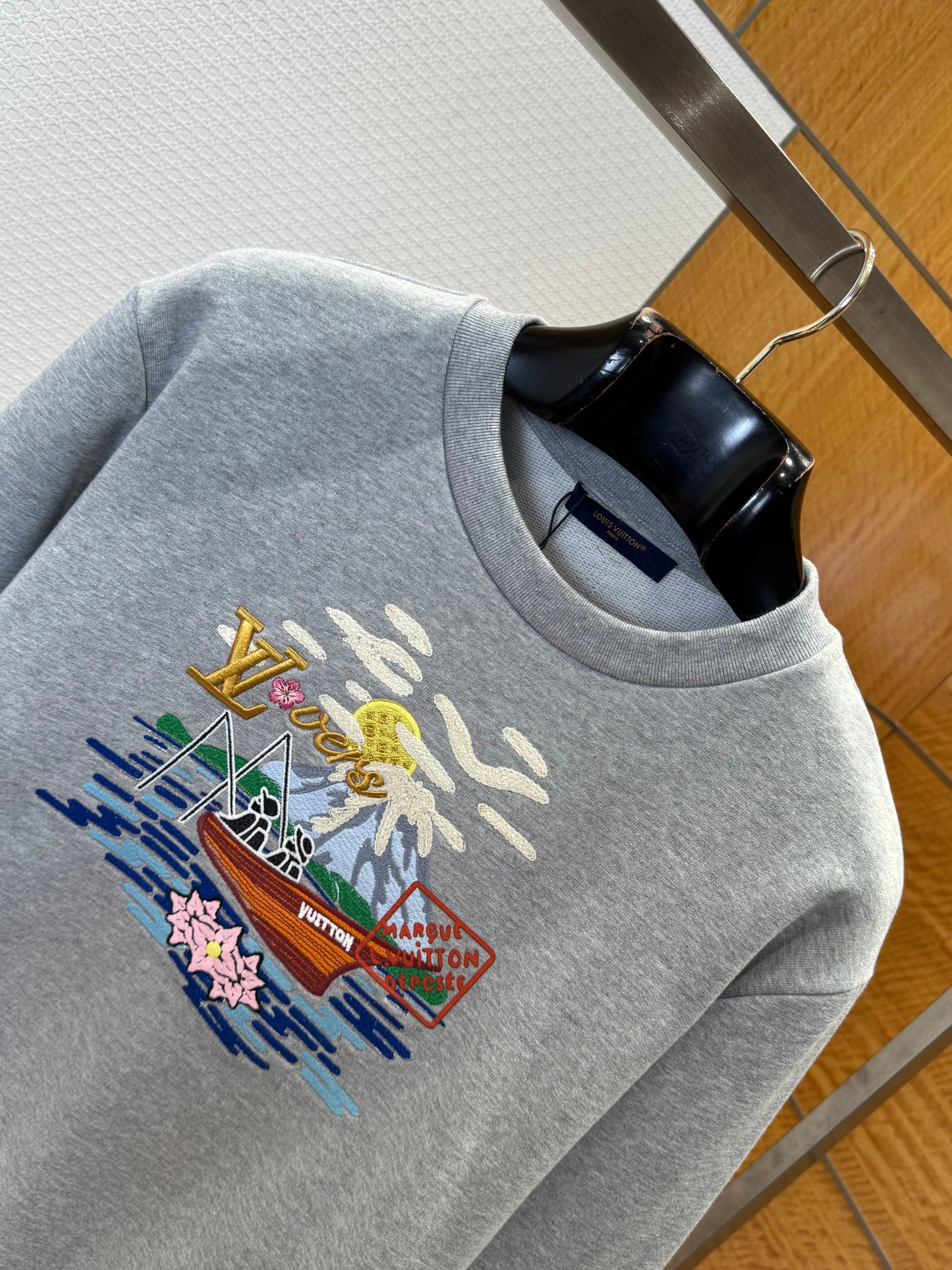 LOU SWEATSHIRT