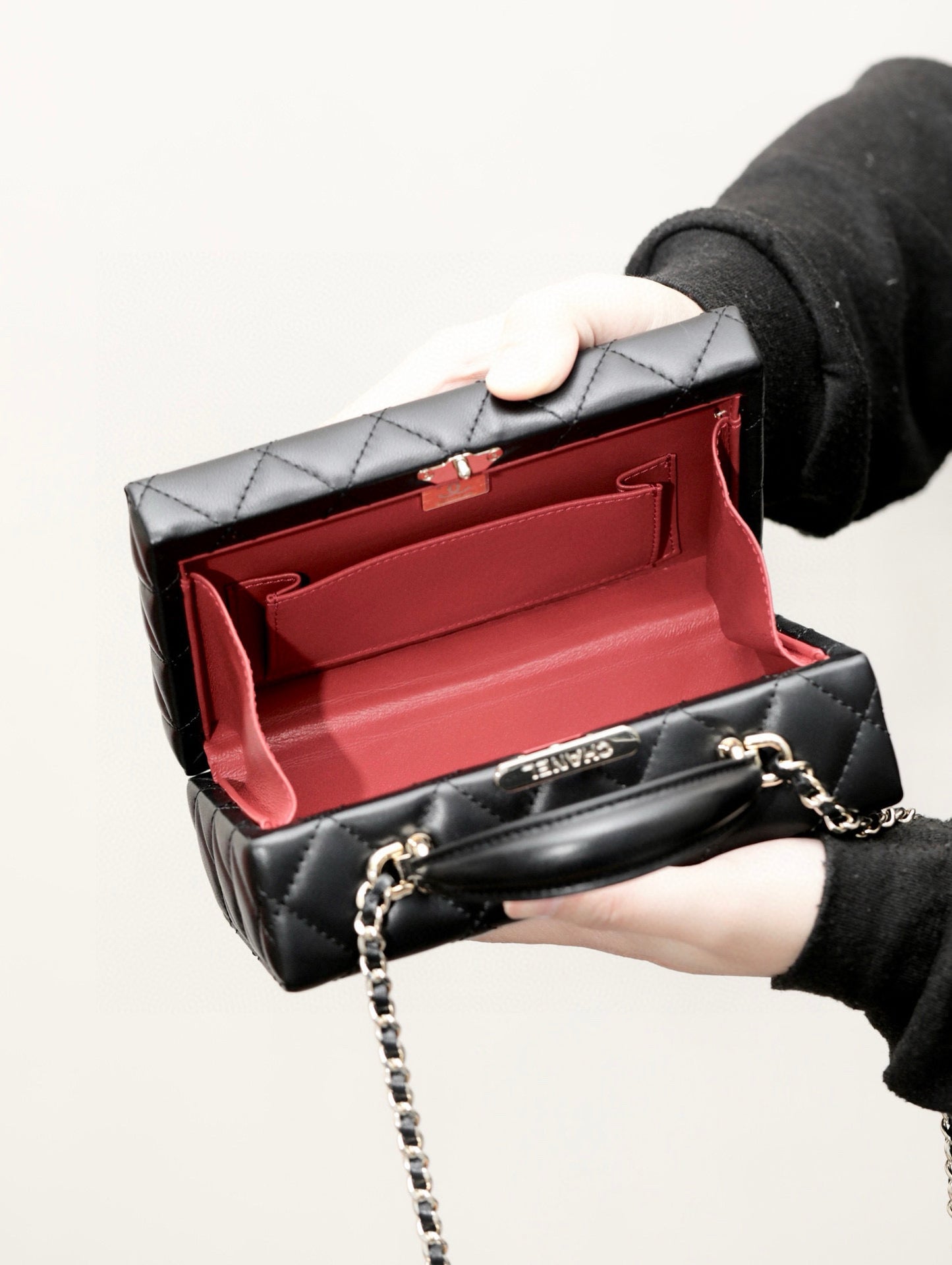 CC SMALL BOX CHAIN BAG