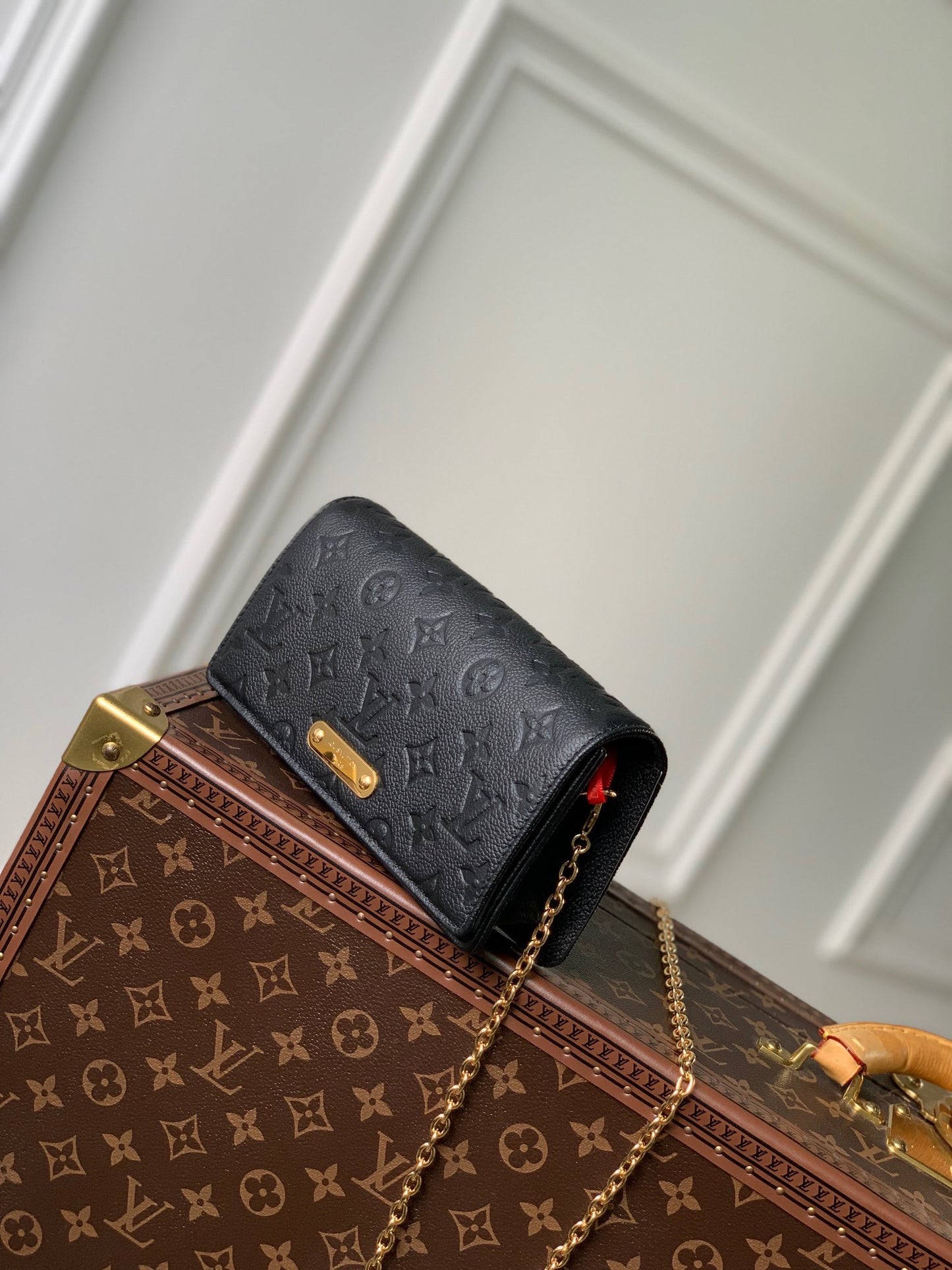LOU LILY WALLET ON CHAIN