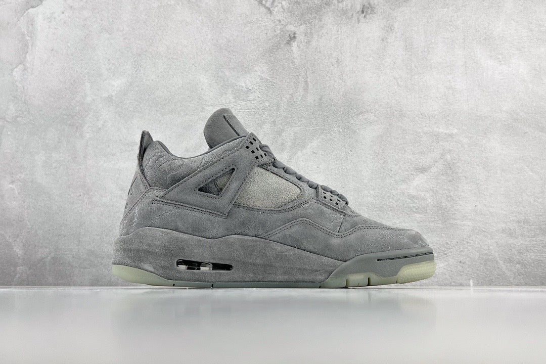 NIKE JORDAN 4