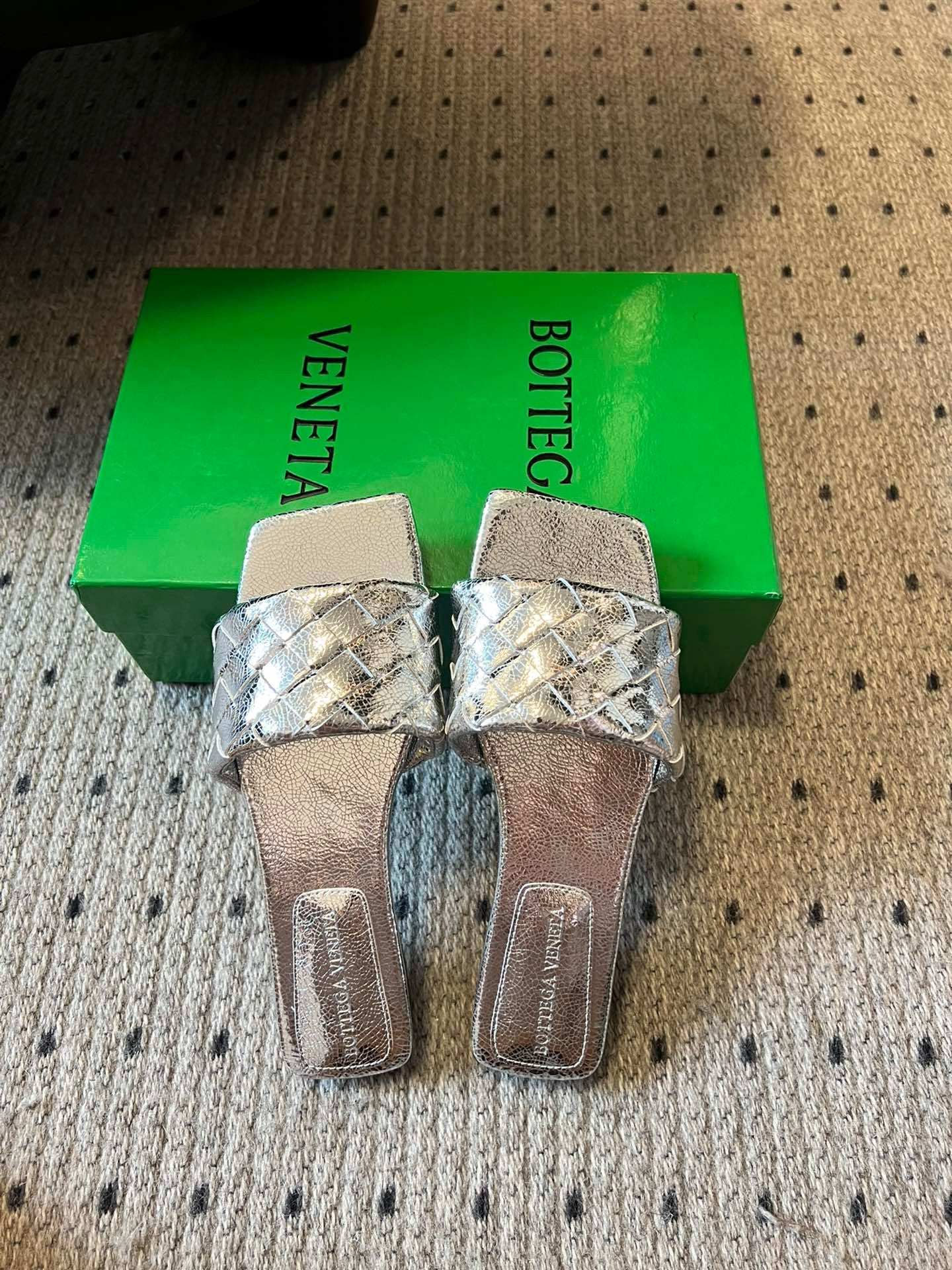 BOTT V SANDALS