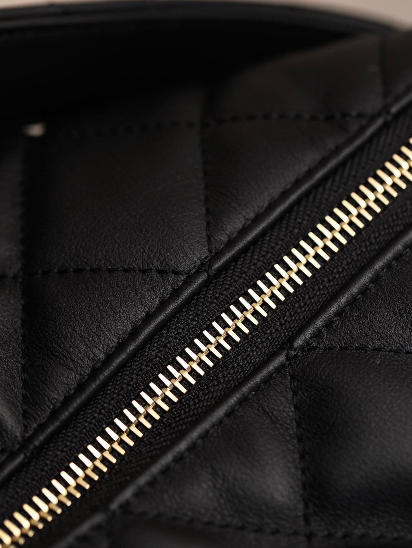 CC 23B MAXI HOBO BAG