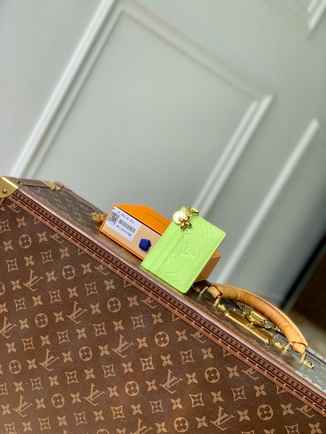 LOU CHARMS CARD HOLDER