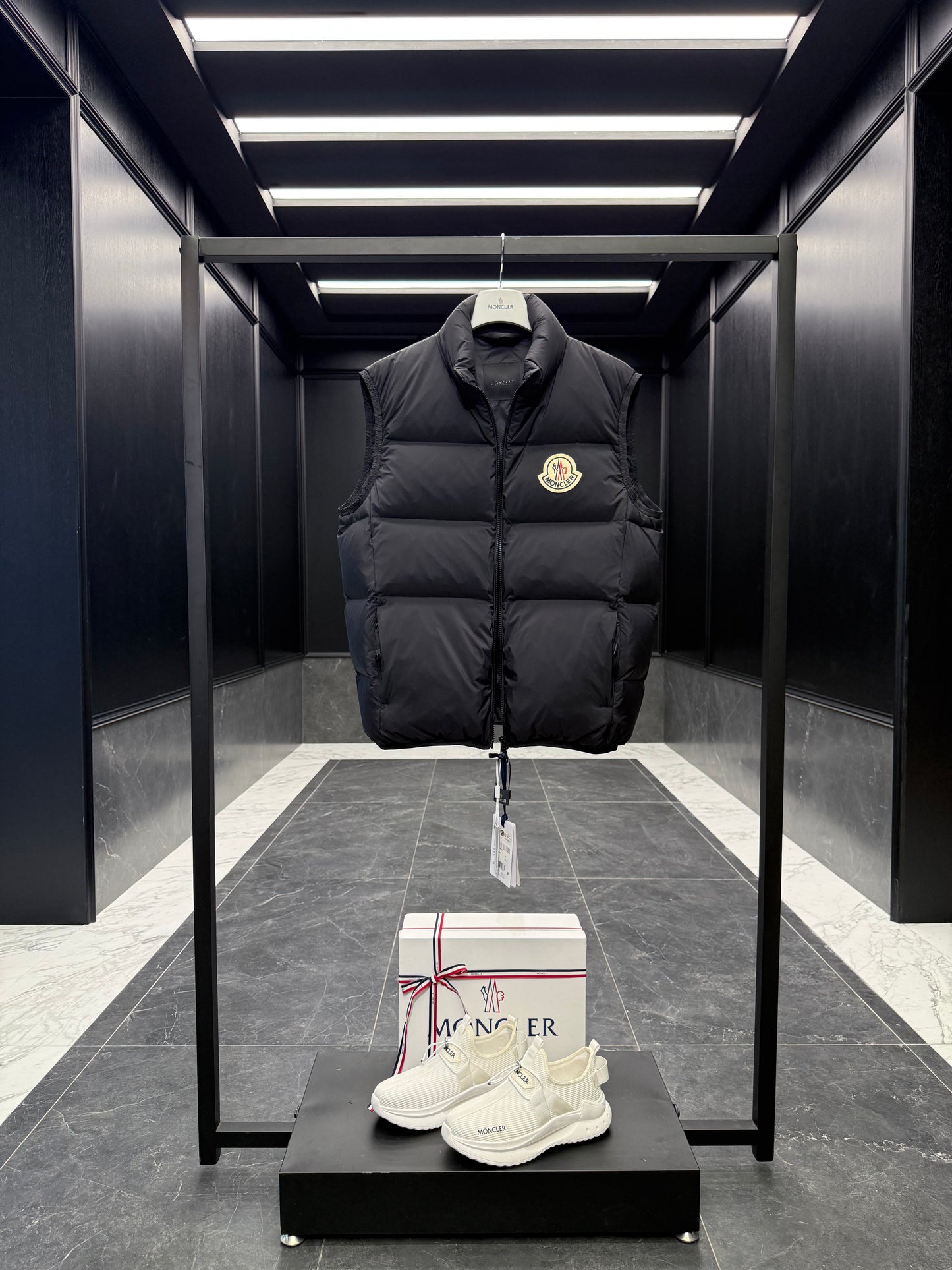 MONC ALMAZ VEST
