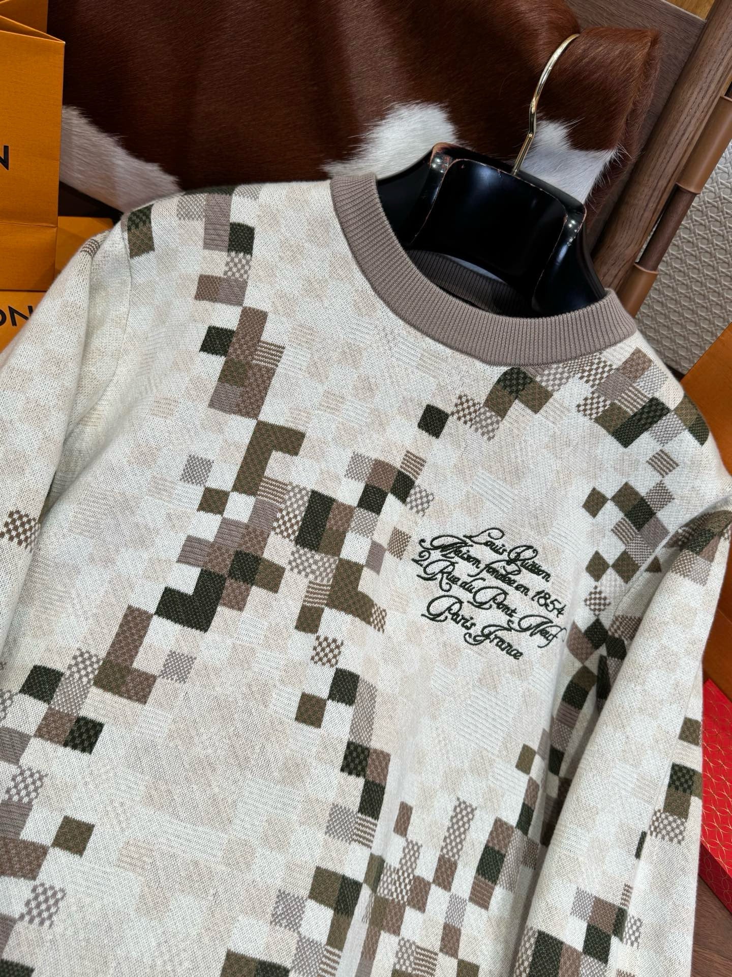 LOU SWEATSHIRT