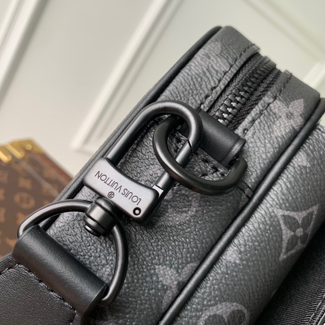 LOU STEAMER MESSENGER BAG