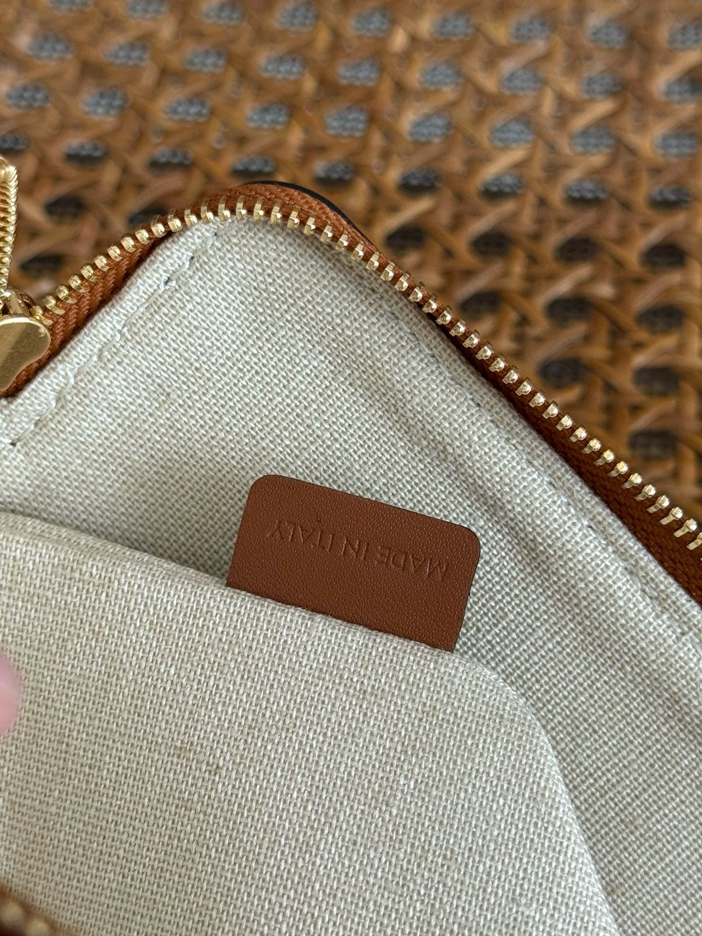 CEL SMALL POUCH WITH STRAP