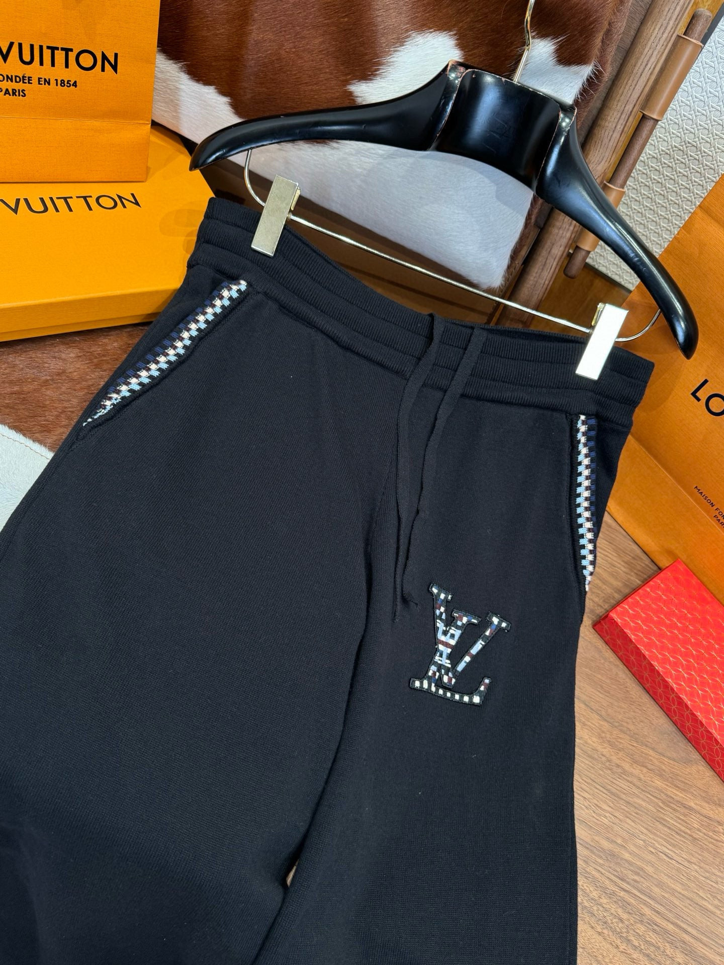 LOU JOGGERS