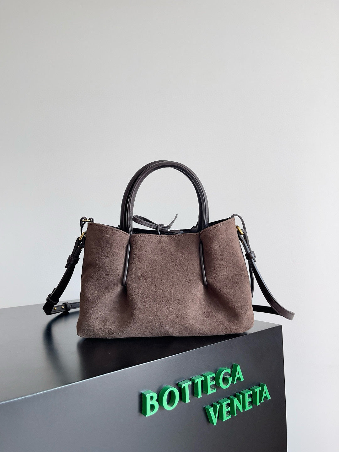 BOTT V SMALL PINACOTECA BAG