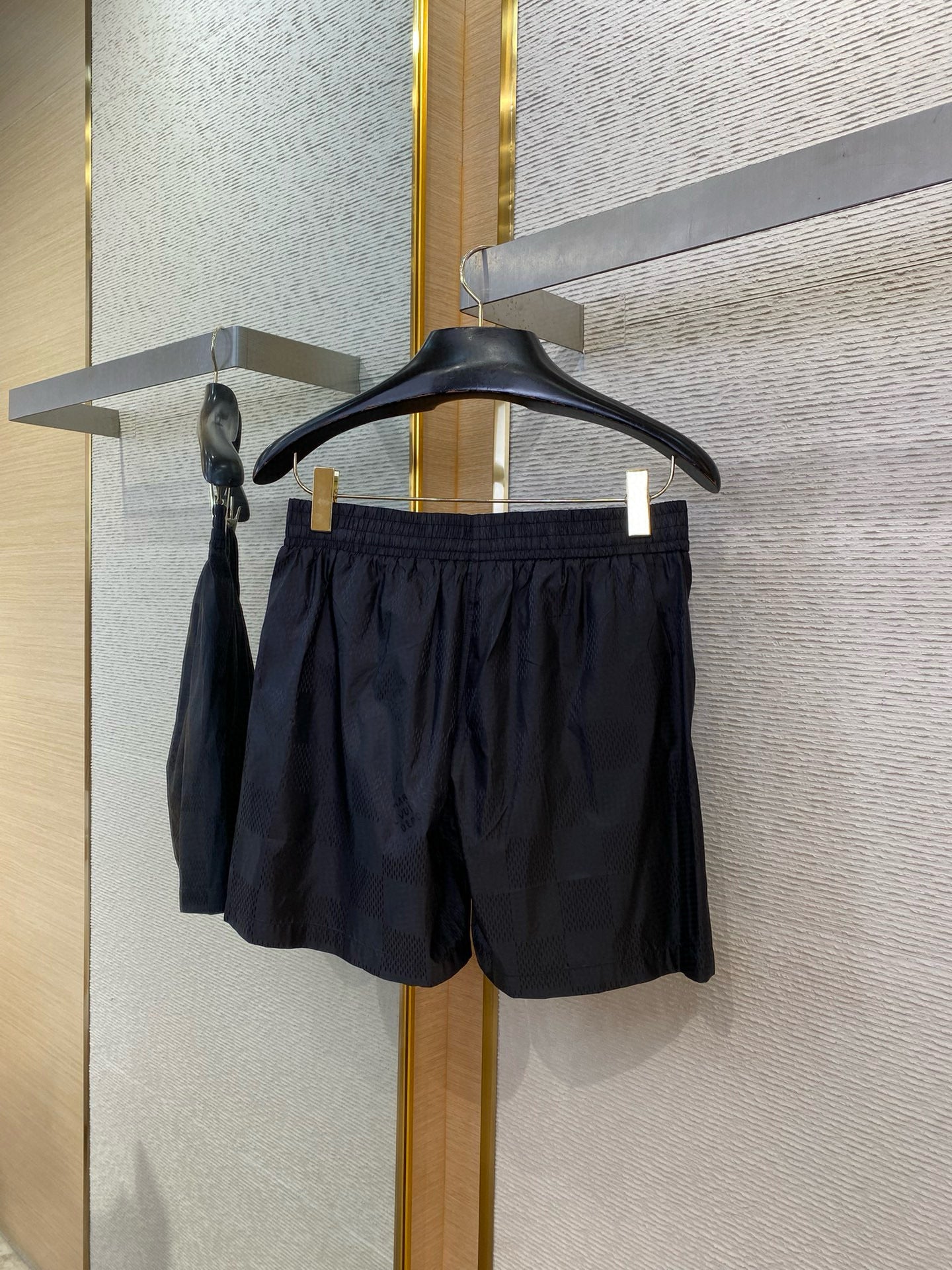 LOU SHORTS