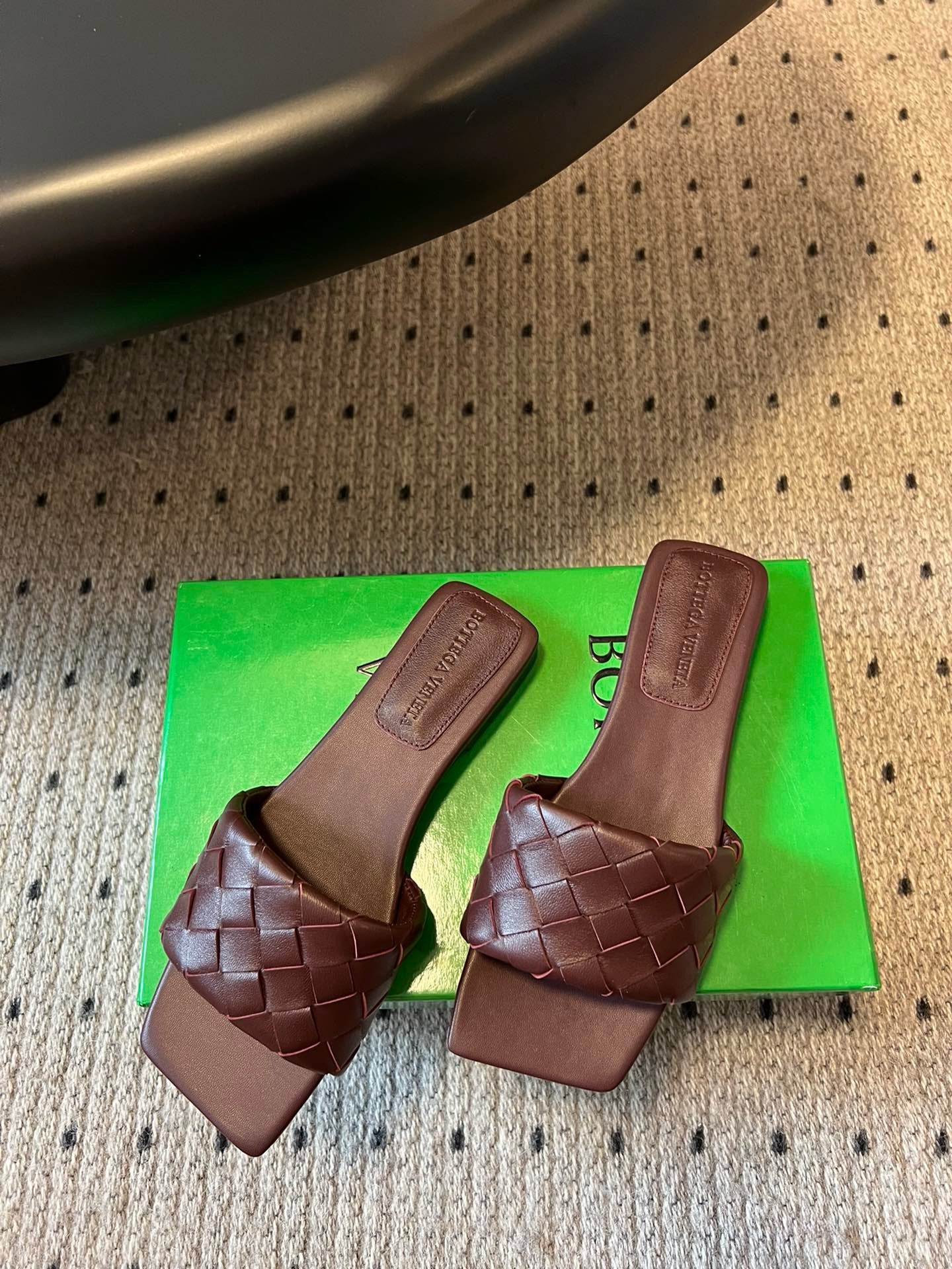 BOTT V SANDALS