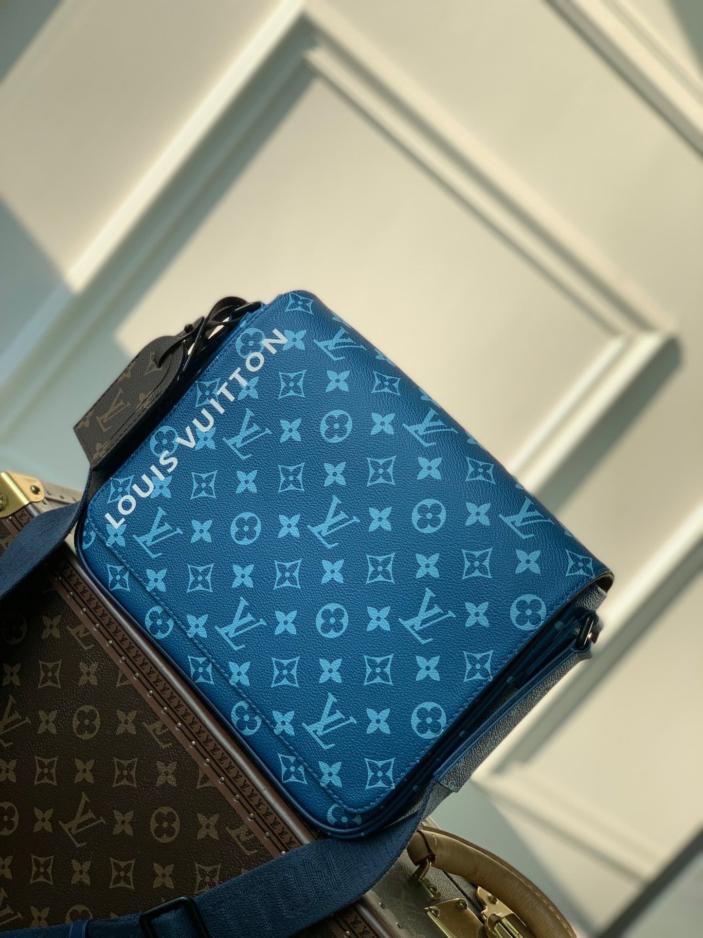 LOU DISTRICT PM MESSENGER BAG