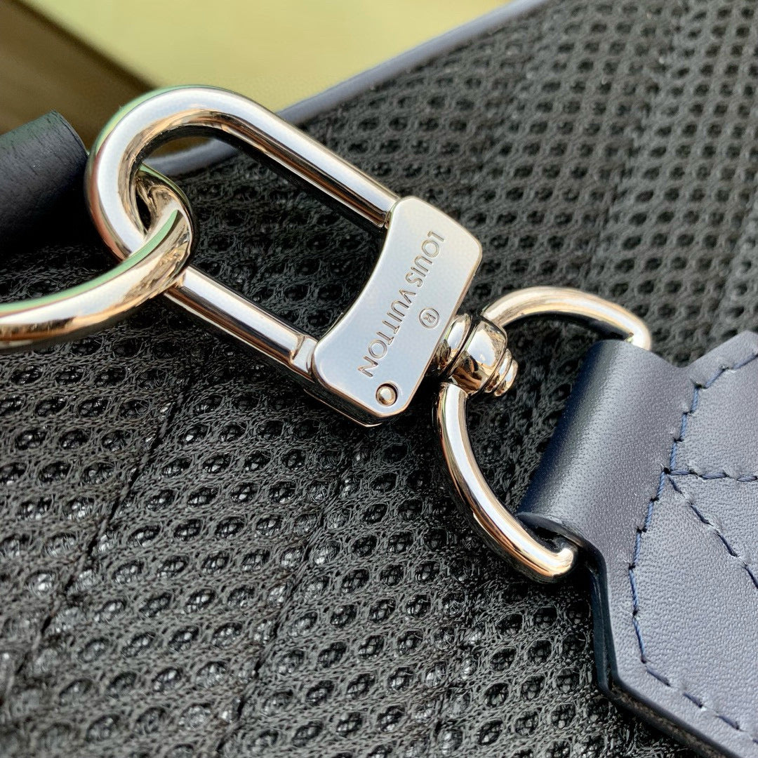 LOU PILOT SLINGBAG