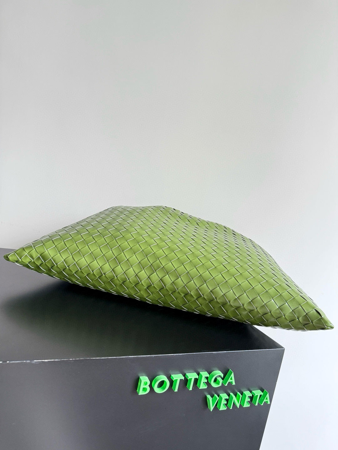 BOTT V LARGE HOP BAG