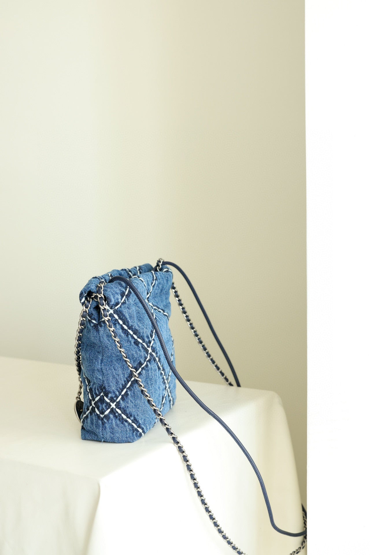 CC 22 MINI HANDBAG