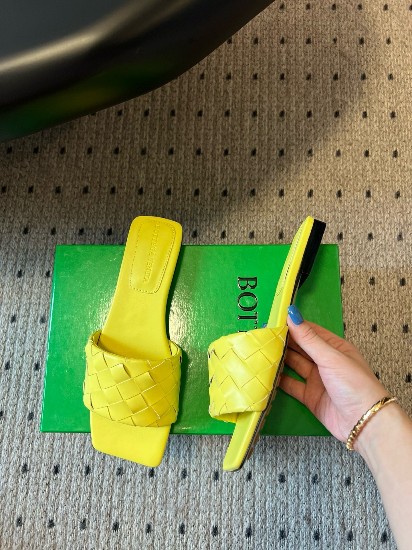 BOTT V SANDALS