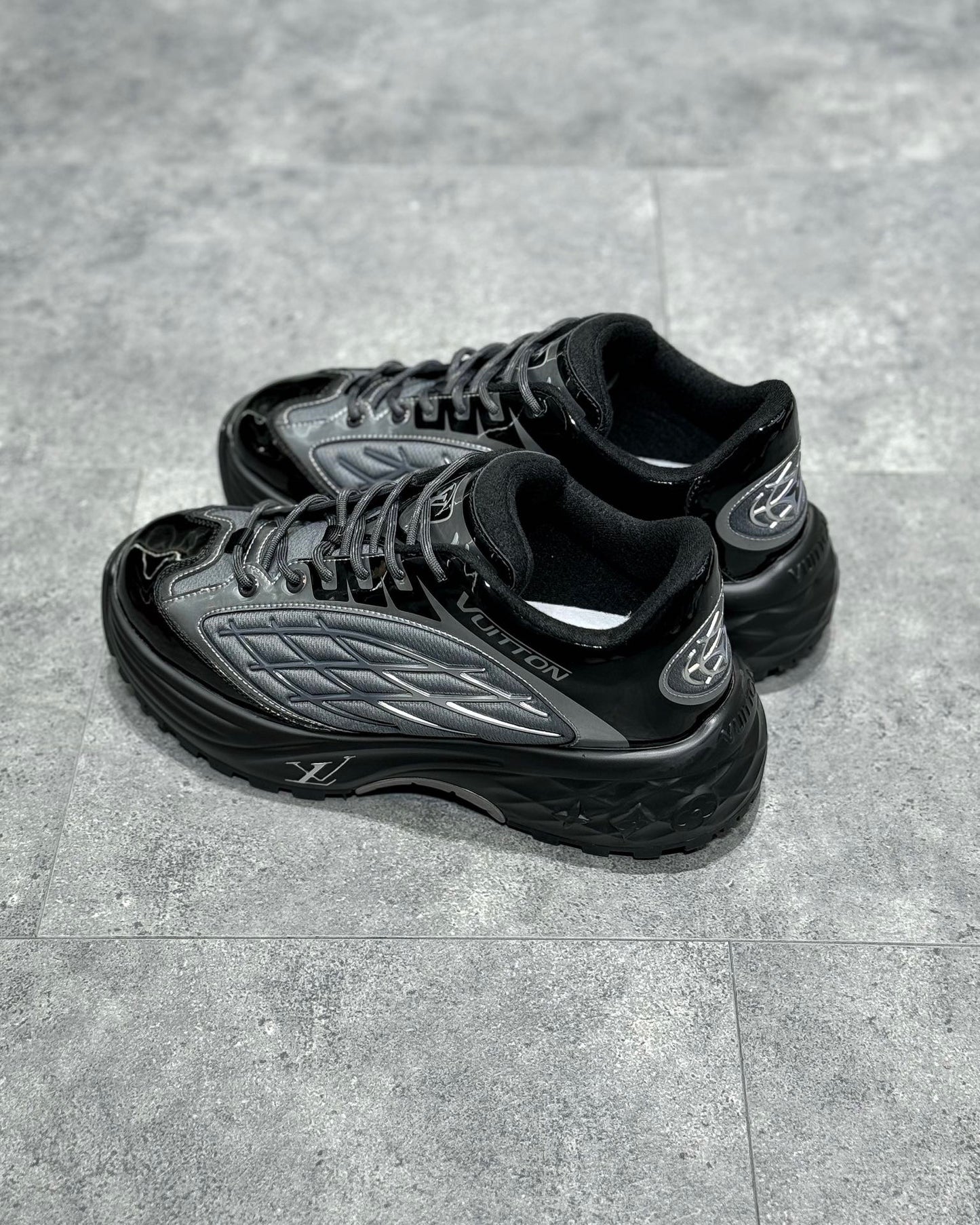 LOU DISCOVERY TRAINERS