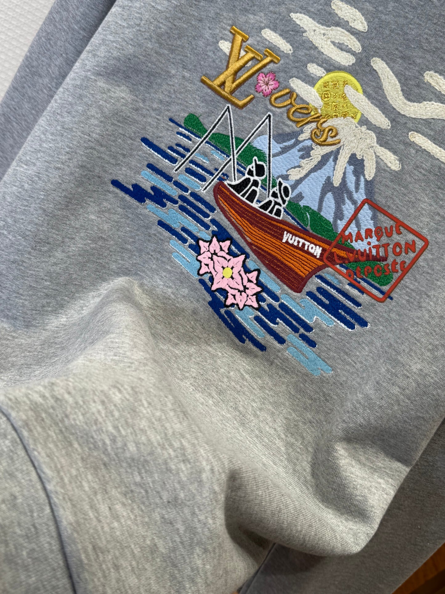 LOU SWEATSHIRT