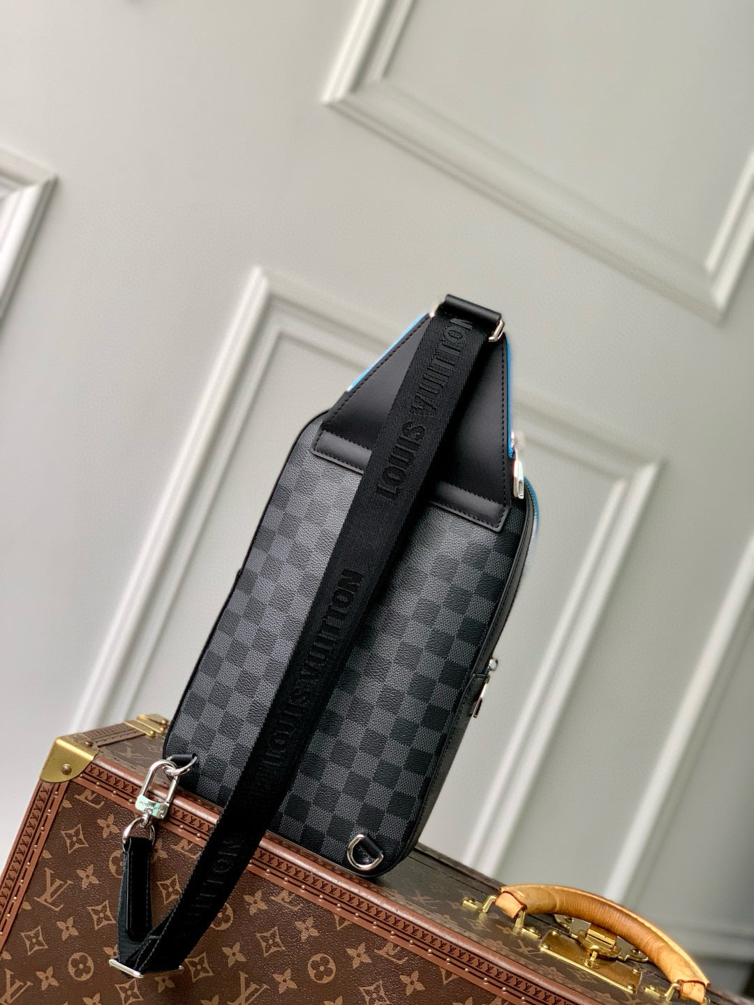 LOU AVENUE PM SLING BAG