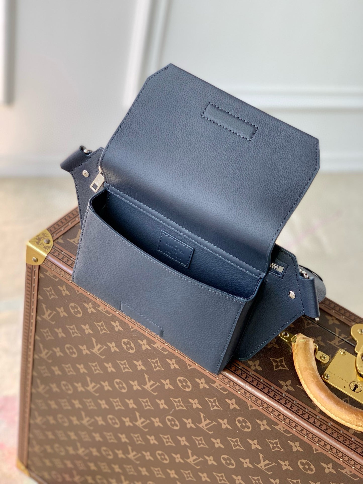 LOU FASTLINE MESSENGER BAG