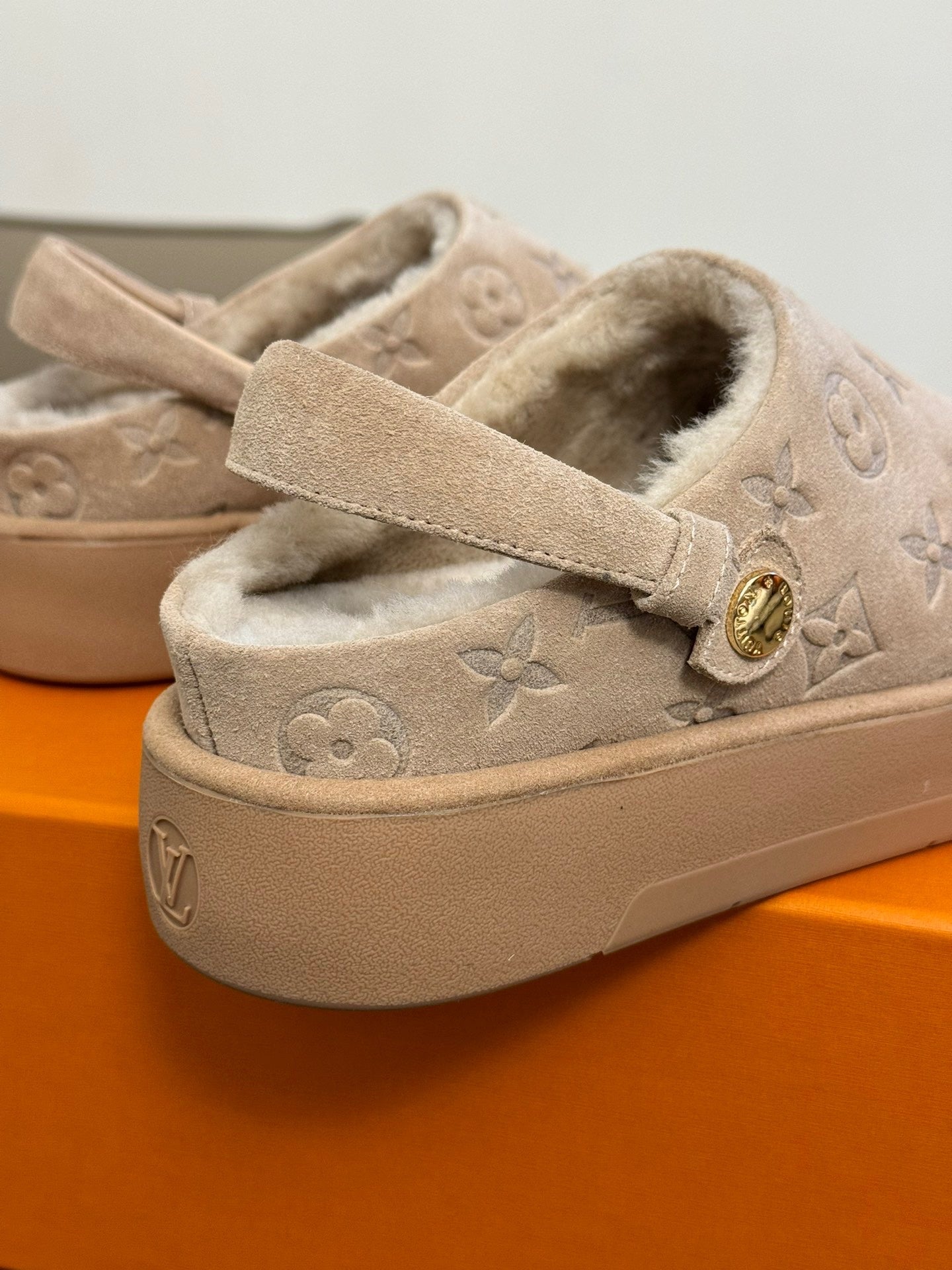 LOU ASPEN CLOGS