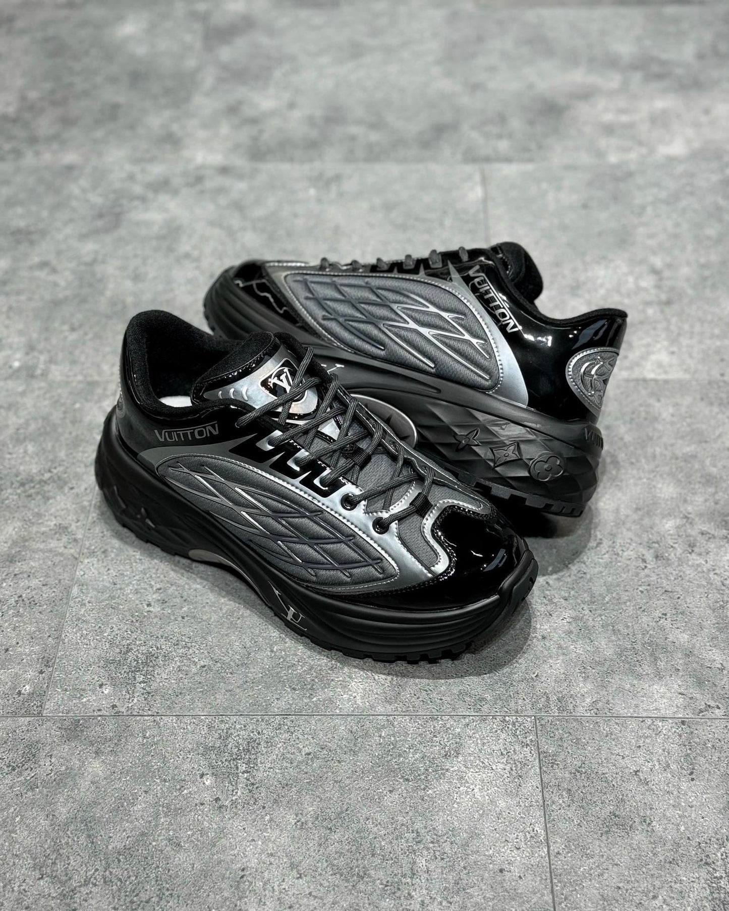 LOU DISCOVERY TRAINERS