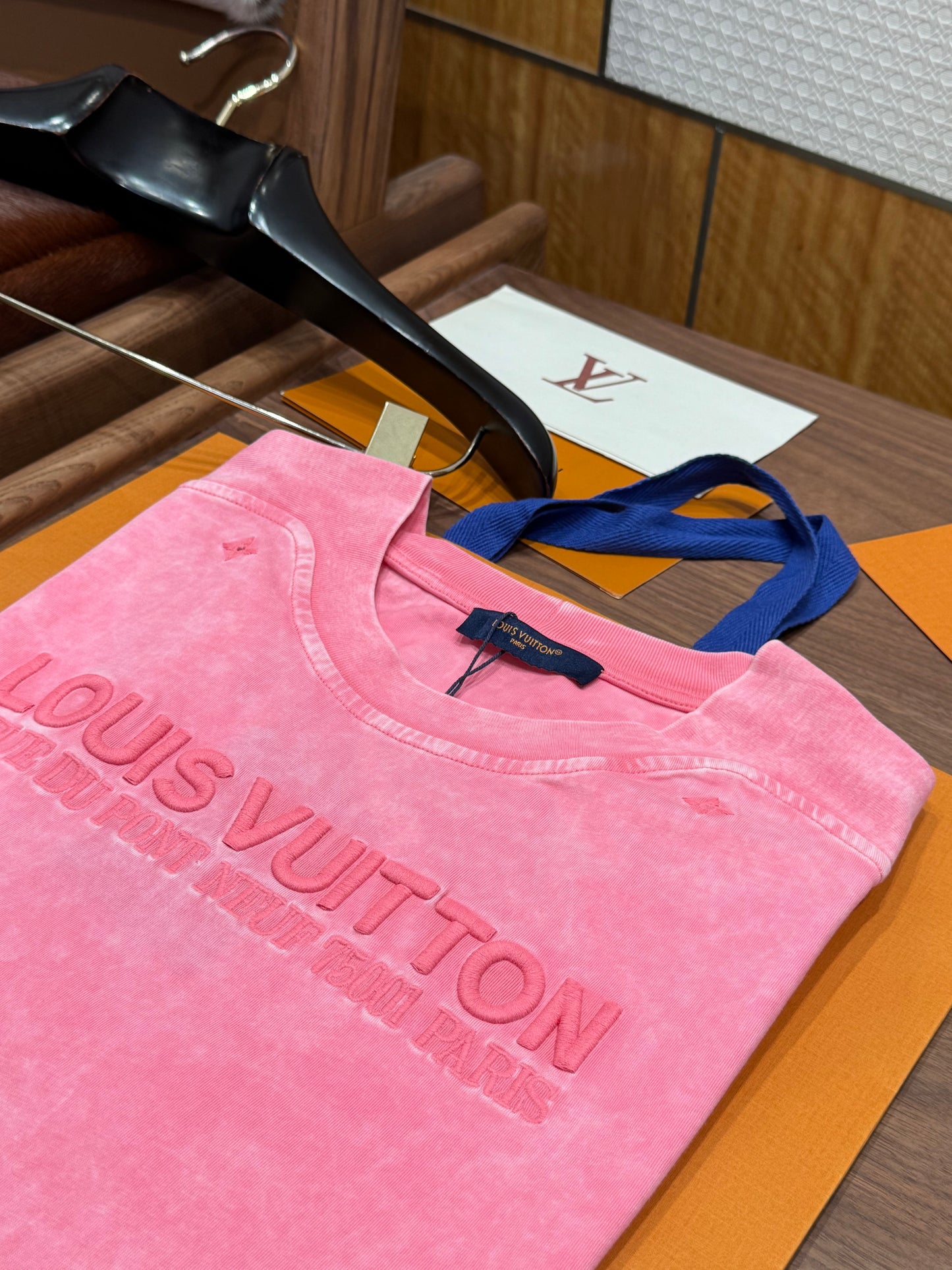 LOU T-SHIRT
