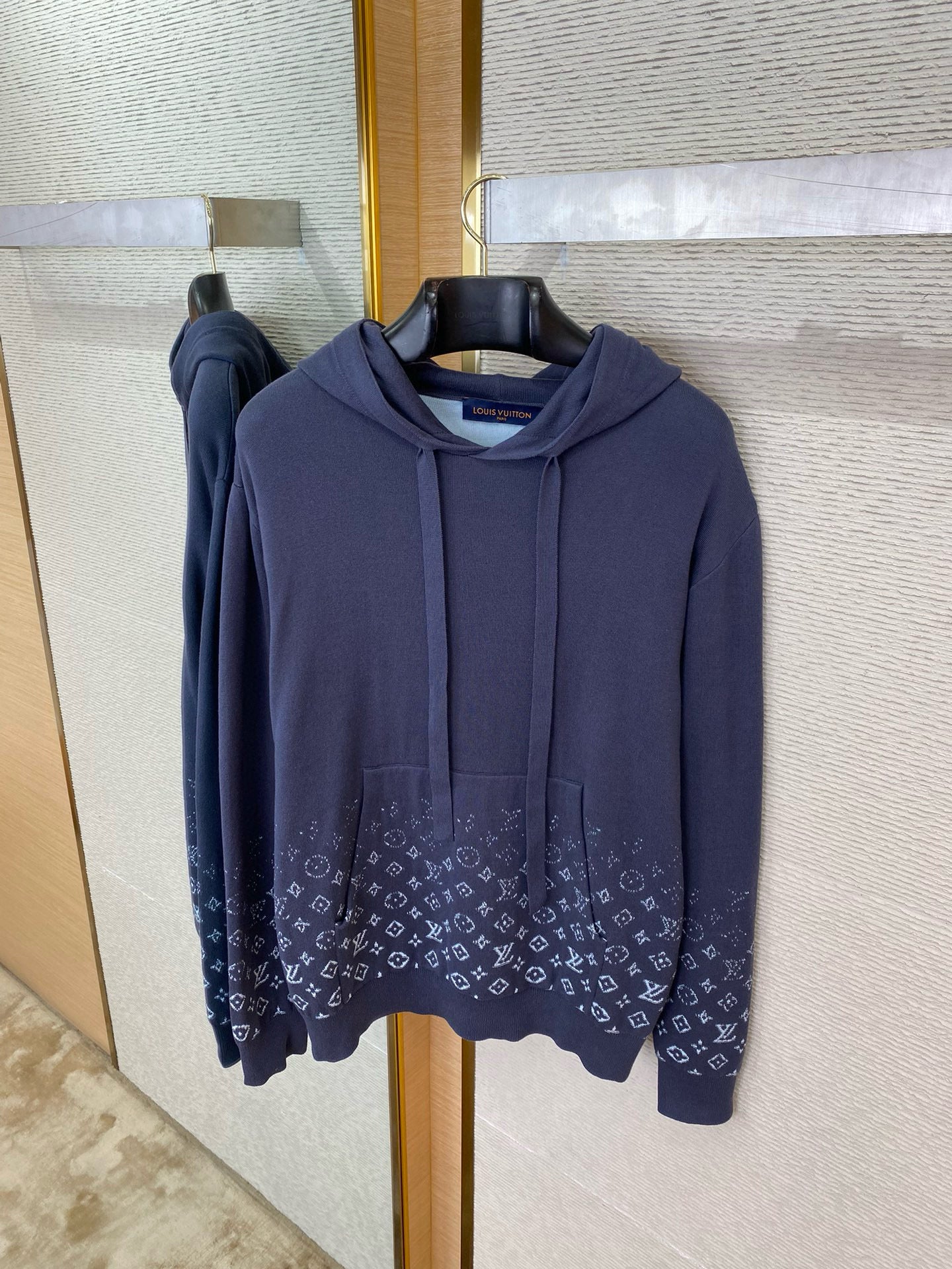 LOU HOODIE