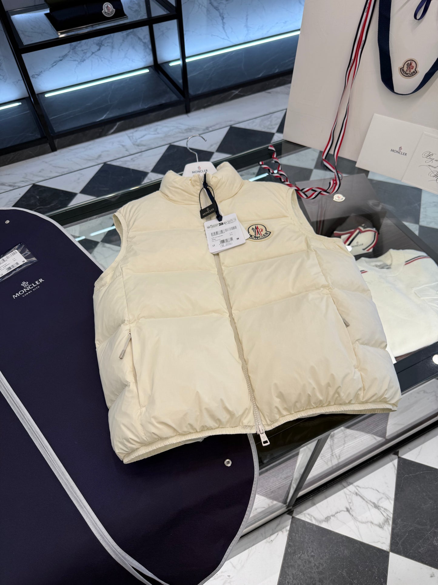 MONC ALMAZ VEST