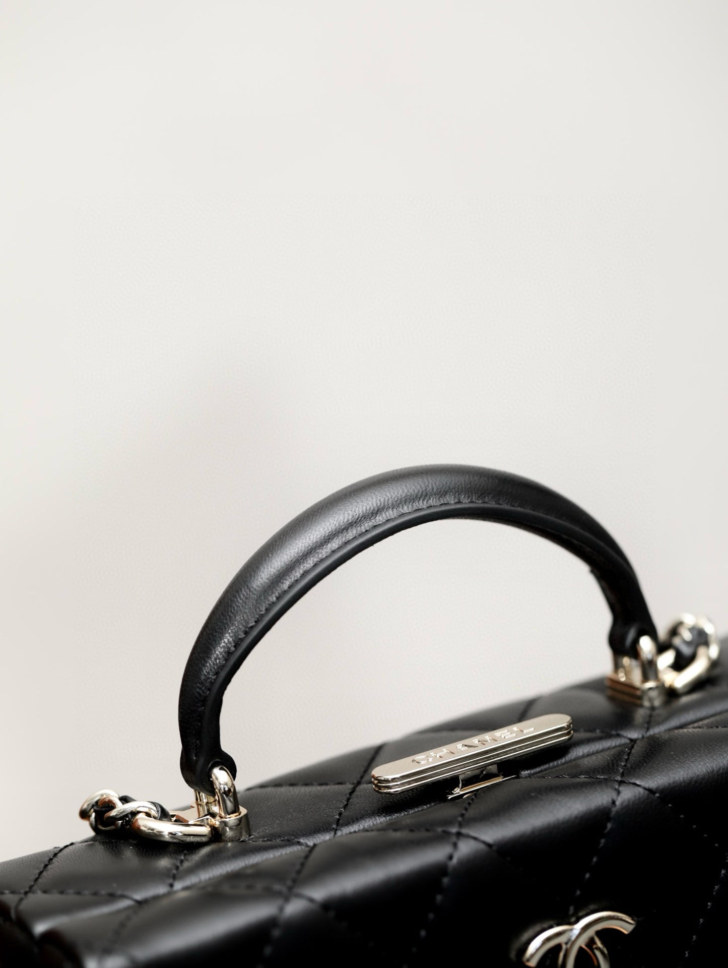 CC SMALL BOX CHAIN BAG