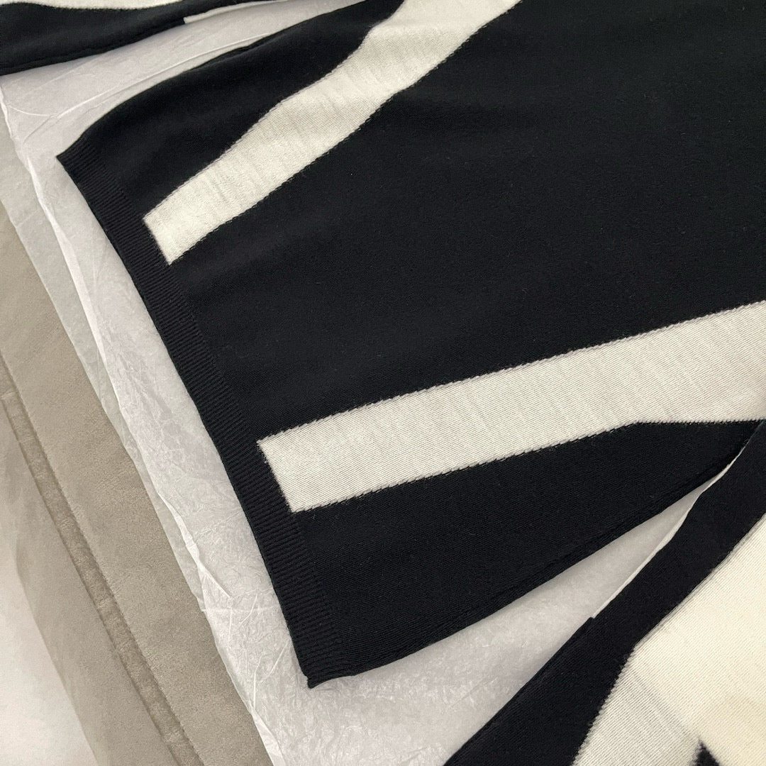 CC KNIT HOODIE