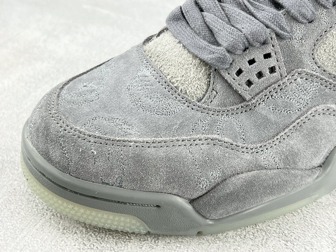 NIKE JORDAN 4