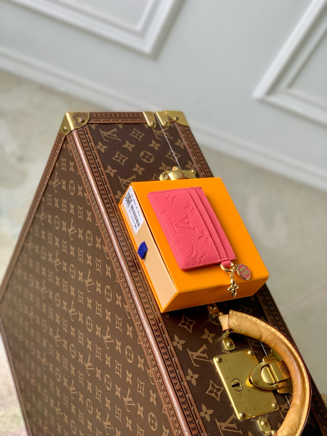 LOU CHARMS CARD HOLDER